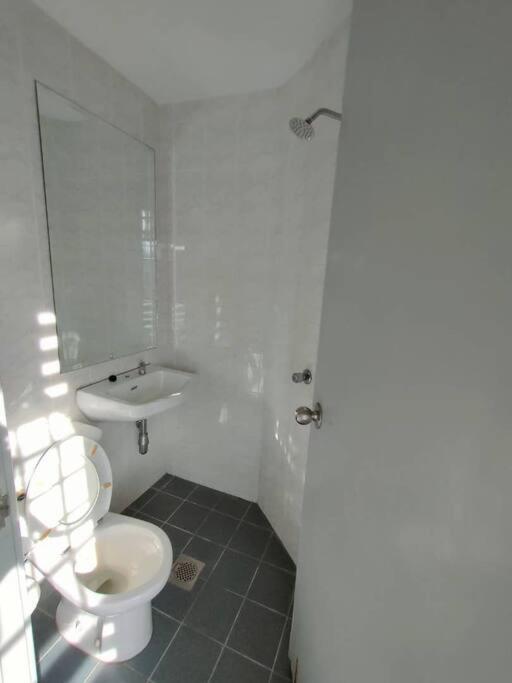 Kuching City 3Bedrooms Apartment エクステリア 写真